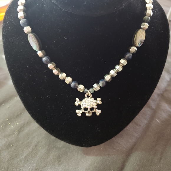 Chokers - Picture 14 of 16